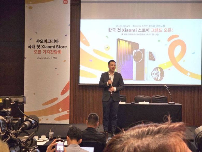 환영사를 발표하는 샤오미코리아 대표 조니 우 사장 / 출처=IT동아