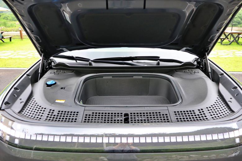 아이오닉 9 전방 프렁크 적재공간 / 출처=IT동아