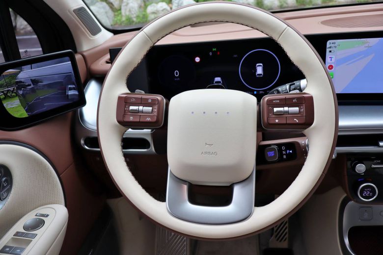 아이오닉 9 스티어링 휠 / 출처=IT동아