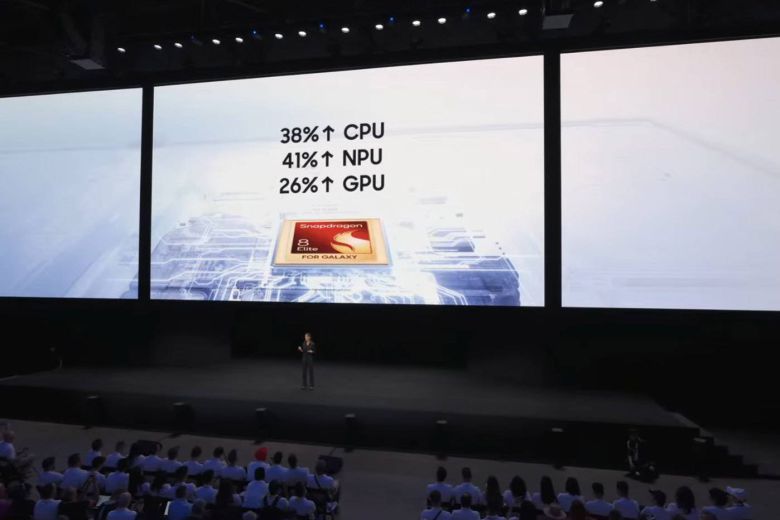 갤럭시 S25 시리즈에 쓴 퀄컴 스냅드래곤 8 엘리트가 탑재되지만 방열 대책은 언급하지 않았다 / 출처=삼성전자