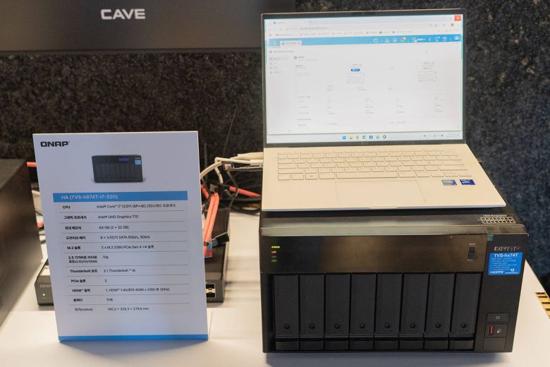 큐냅 고가용성 시스템 시연 사례. 주 저장소에 데이터가 저장되면 보조 저장소에도 실시간 저장되어 만일의 사태에 대비한다 / 출처=IT동아