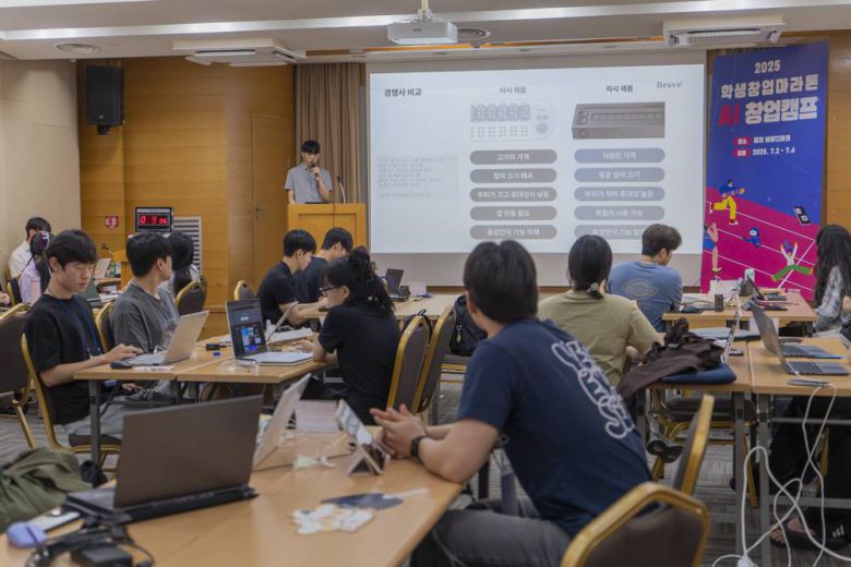 대상은 시각장애인용 점자 출력 기기를 구상한 브레이브 팀에게 돌아갔다. 브레이브 팀은 관련 성과를 바탕으로 창업을 해보겠다는 뜻도 밝혔다 / 출처=IT동아