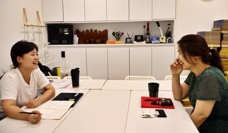 김아현 도미노이펙트 대표와 최진희 아시안허브 대표 (왼쪽부터) / 출처=IT동아