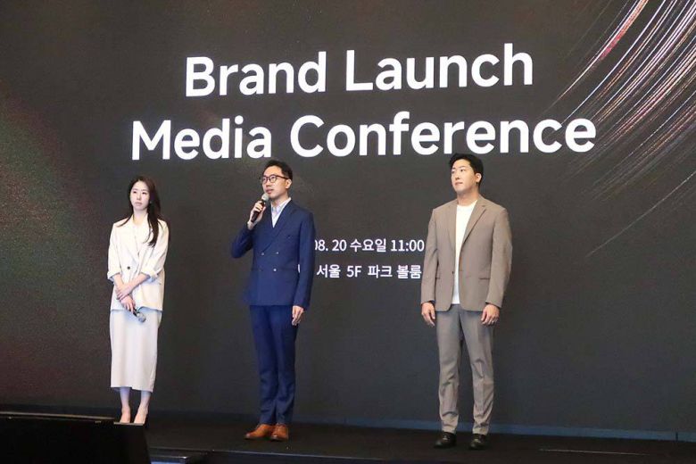 (왼쪽부터) 백민경 매니저, 브랜든 리 총괄, 이상엽 리더 / 출처=IT동아