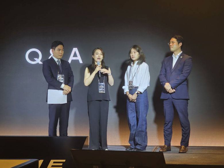 질의응답 중인 헤일리 유 드리미 GTM 매니저(왼쪽에서 두 번째)와 전재동 코오롱글로벌 팀장(맨 오른쪽) / 출처=IT동아