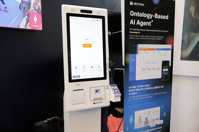 2025년 대한민국 소상공인대회 스마트기술 체험관에 전시된 넥스트페이먼츠의 배리어프리 키오스크 / 출처=IT동아
