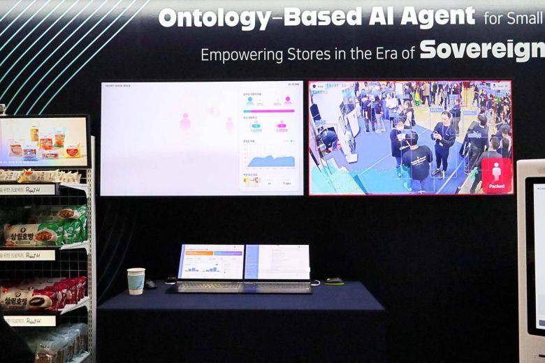 2025년 대한민국 소상공인대회 스마트기술 체험관에 전시된 넥스트페이먼츠의 AI 에이전트가 탑재된 대시보드 / 출처=IT동아