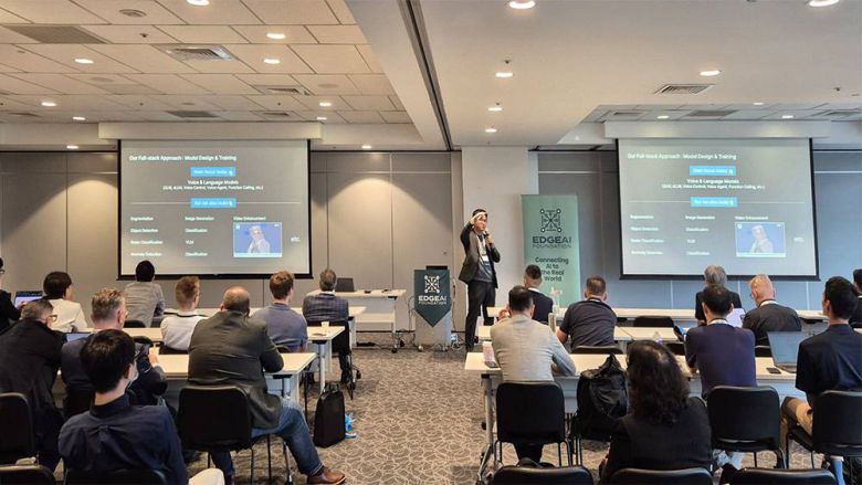 장한힘 대표가 지난 11일 개최된 엣지 AI 타이페이 2025에 참가해 어드밴택 임직원들을 대상으로 에너자이 기술 강연을 진행했다 / 출처=에너자이