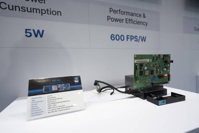 딥엑스 DX-M1은 M.2 M-Key 형태로 제작된 시스템 온 칩(SoC) 형태의 반도체다 / 출처=IT동아