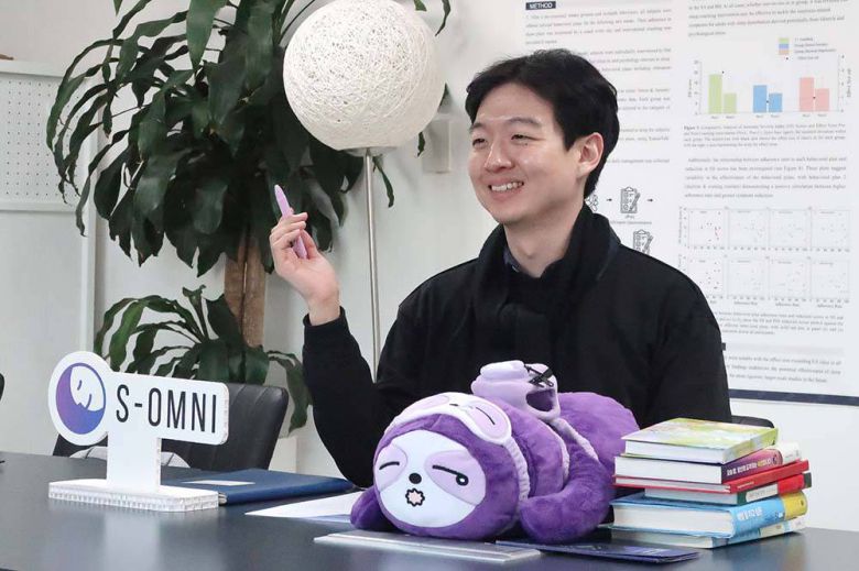 수면케어 솔루션에 대해 설명하는 유재성 대표 / 출처=IT동아