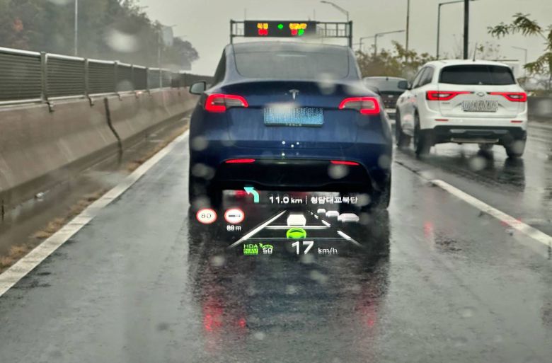 기아 EV4 헤드업 디스플레이 / 출처=IT동아