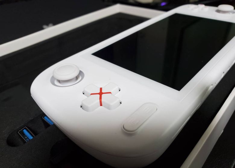 휴대용 PC 게임기라면 기억해야할 게임기 '아야네오 에어'