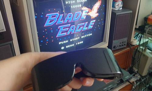 (세가 마스터 시스템에 이런 식으로 연결하면 된다. 1988년도 게임이다)