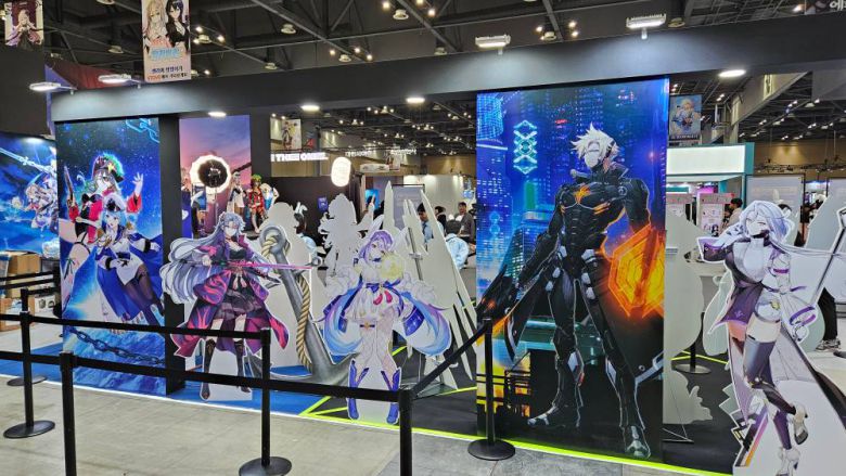 여러 등신대들로 꾸며졌다