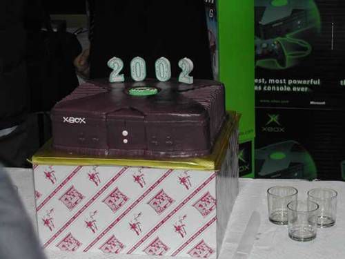 (구엑박 모양의 런칭 케이크)