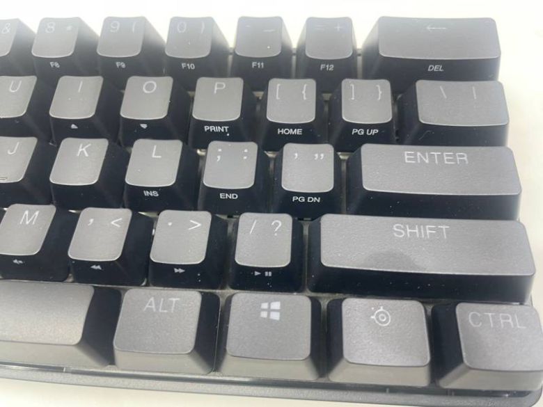 펑션키 조합으로 빠진 키도 사용할 수 있긴 하지만 불편하긴 하다