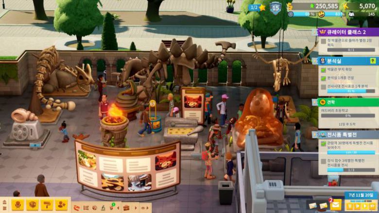 관람객들을 만족시키기 위해 박물관을 잘 꾸며야 한다