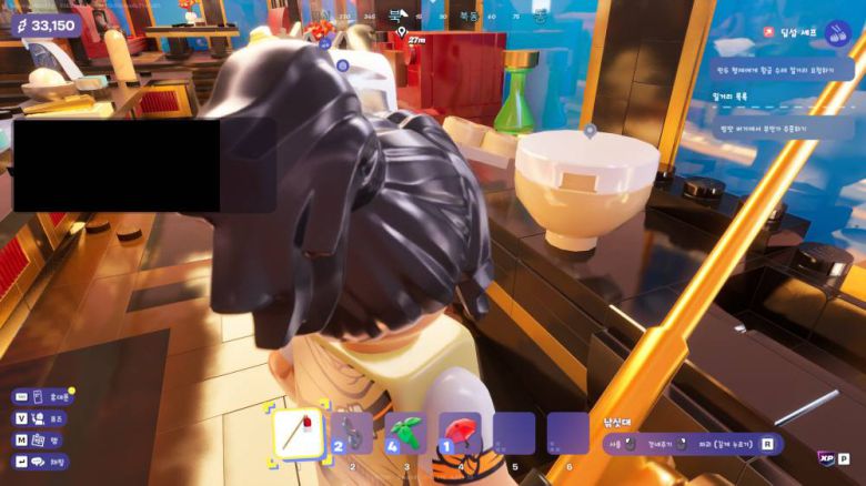 하는 법을 몰라 옆 이용자를 훔쳐보는 중...