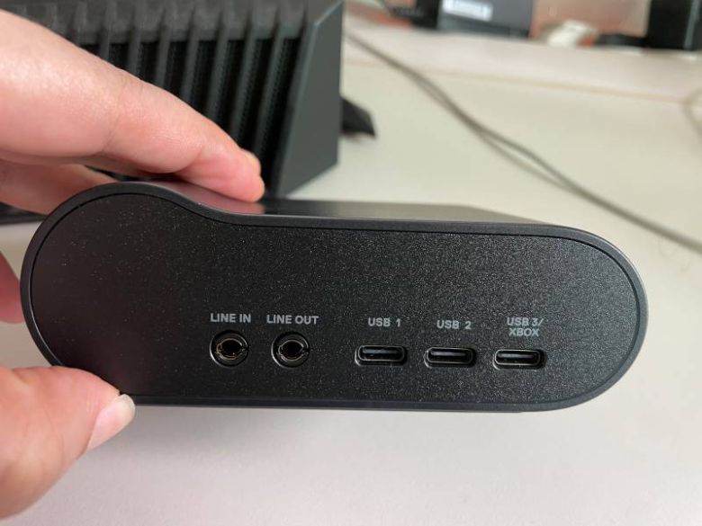 USB-C포트를 3개까지 지원한다