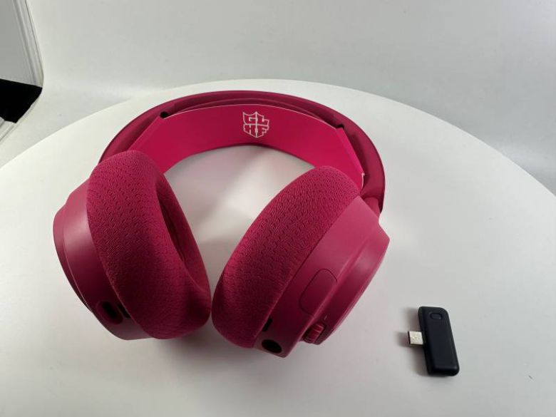 콘솔에 쉽게 연결할 수 있게 해주는 2.4GHz 동글