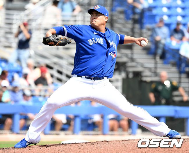 [OSEN=더니든(미국 플로리다주) ,최규한 기자]4회초 템파베이를 상대로 토론토 선발 류현진이 힘차게 공을 뿌리고 있다. / dreamer@osen.co.kr