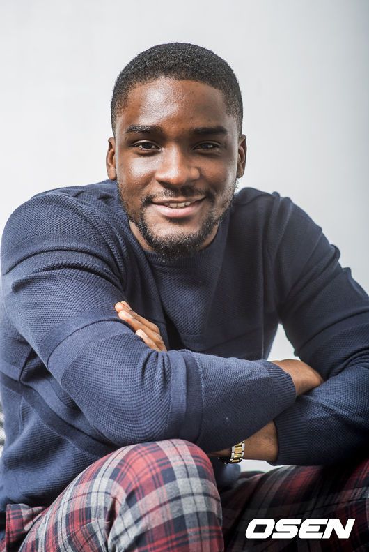 [OSEN=곽영래 기자]'무림학교'는 한류스타였느나 현재 찌질돌이 된 윤시우(이현우 분), 중국 재벌 아들 왕치앙(이홍빈)이 어느날 무림학교 학생인 순덕(서예지 분)와 선아(정유진 분)를 만나 무림학교에 입학하며 펼쳐지는 글로벌 청춘액션 드라마로 오는 11일 월요일 밤 10시 첫 방송 된다. / youngrae@osen.co.kr