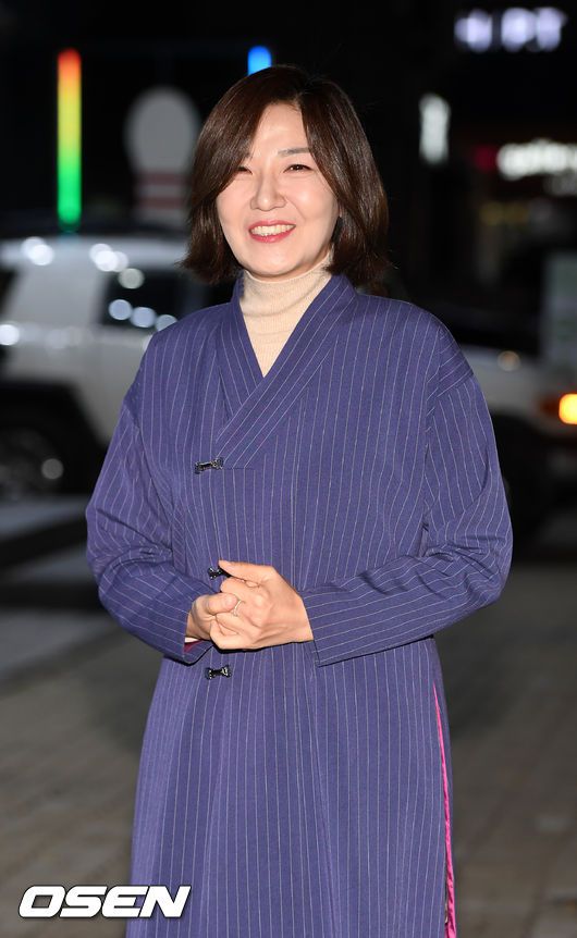 [OSEN=민경훈 기자] 15일 오후 서울 강남구 논현동의 한 식당에서 진행된 MBC 수목드라마 '내 뒤에 테리우스' 종방연 파티에서 배우 서이숙이 입장하며 포즈를 취하고 있다./ rumi@osen.co.kr