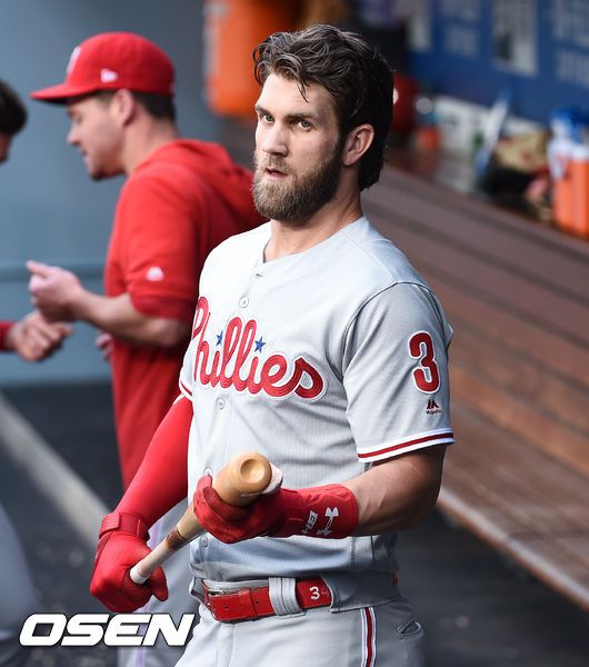 [OSEN=LA(미국),박준형 기자]경기에 앞서 필라델피아 하퍼가 방망이를 든채 생각에 잠겨 있다. / soul1014@osen.co.kr