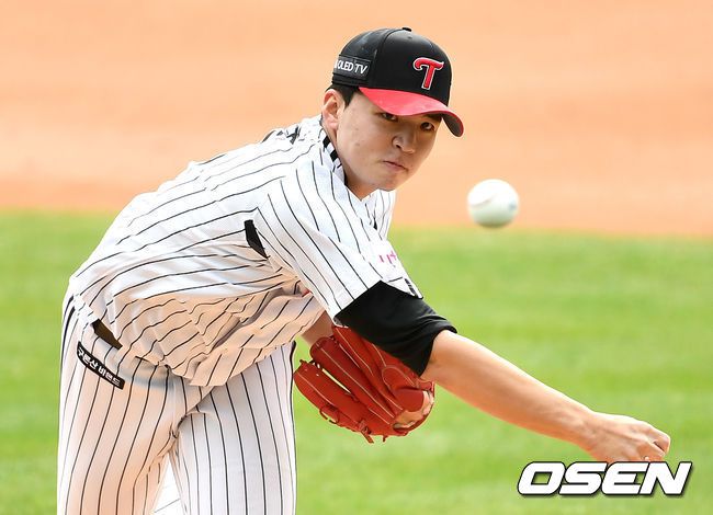 [OSEN=잠실, 최규한 기자]1회초 LG 선발 이민호가 힘차게 공을 뿌리고 있다. / dreamer@osen.co.kr