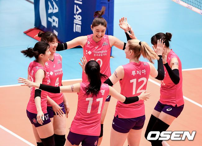 [OSEN=제천, 김성락 기자]1세트 흥국생명 선수들이 득점에 기쁨을 나누고 있다./ksl0919@osen.co.kr