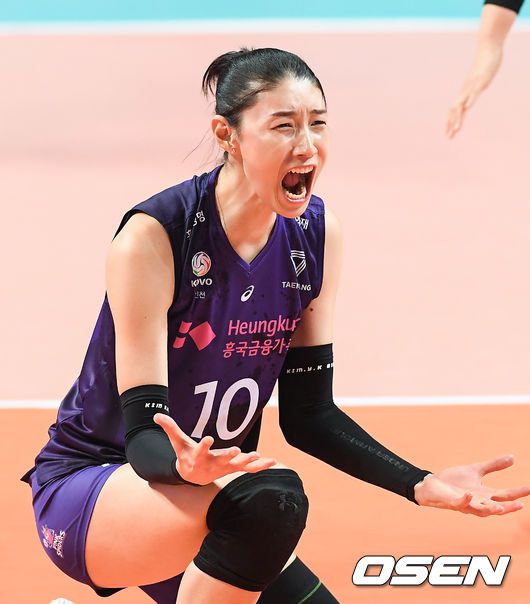 [OSEN=장충,박준형 기자] 21일 오후 서울 장충체육관에서 도드람 2020-2021 V리그 여자부 GS칼텍스와 흥국생명의 경기의 경기가 진행된다.2세트 흥국생명 김연경이 득점 후 환호하고 있다./  soul1014@osen.co.kr
