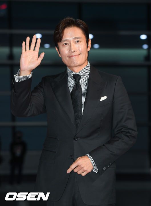 [OSEN=부산,박준형 기자]배우 이병헌이 레드카펫을 밟고 있다. /  soul1014@osen.co.kr