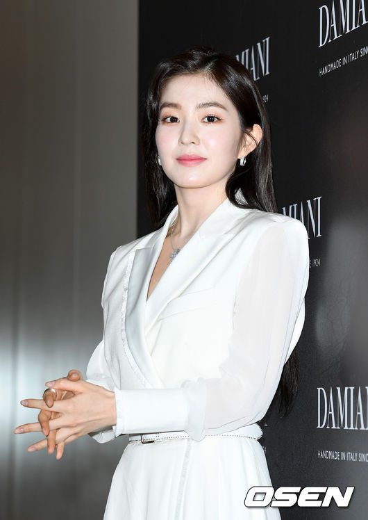 [OSEN=이대선 기자] 17일 오후 서울 현대백화점 압구정본점에서 이탈리아 주얼리 브랜드의 부티크 오픈 기념행사가 열렸다.걸그룹 레드벨벳 아이린이 포즈를 취하고 있다. /sunday@osen.co.kr