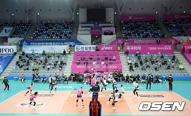 [OSEN=계양, 곽영래 기자]코로나19 사태로 무관중으로 전환된 지 무려 8개월 만에 팬들이 경기장을 찾아 응원을 하고 있다. /youngrae@osen.co.kr