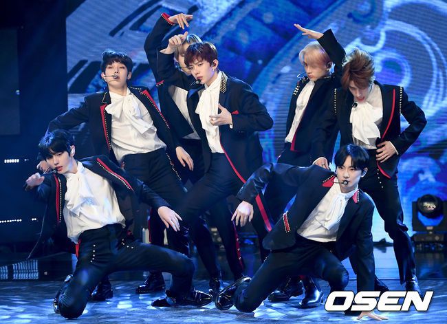 [OSEN=김성락 기자] 그룹 엔하이픈(ENHYPEN)이 4일 오후 경기 고양시 빛마루방송지원센터에서 아리랑 TV ‘심플리케이팝’ 녹화 무대를 진행하고 있다. /ksl0919@osen.co.kr