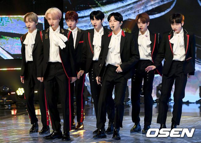 [OSEN=김성락 기자] 그룹 엔하이픈(ENHYPEN)이 4일 오후 경기 고양시 빛마루방송지원센터에서 아리랑 TV ‘심플리케이팝’ 녹화 무대를 진행하고 있다. /ksl0919@osen.co.kr