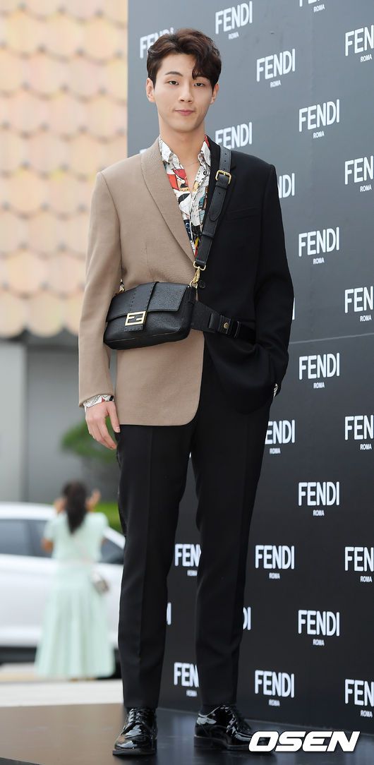 [OSEN=민경훈 기자]지수가 포토월로 입장하며 포즈를 취하고 있다. /rumi@osen.co.kr