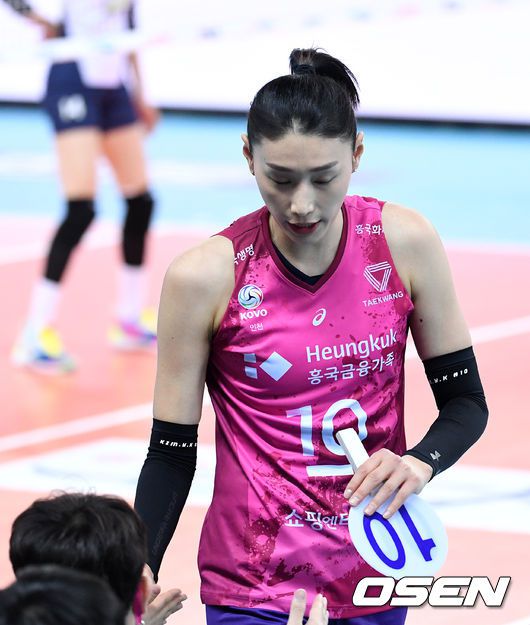 [OSEN=이대선 기자] 흥국생명 김연경이 교체되고 있다. /sunday@osen.co.kr