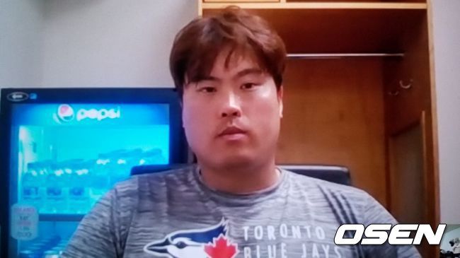 16일(한국시간) 화상 인터뷰를 하고 있는 토론토의 류현진.