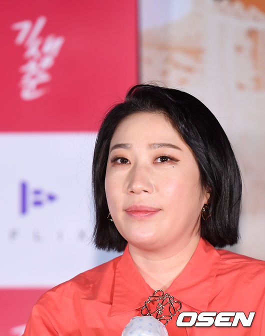 [OSEN=곽영래 기자] 24일 오후 서울 광진구 건대 롯데시네마에서 영화 '기생춘' 언론배급시사회가 열렸다.  김영희 감독이 포토타임을 갖고 있다. /youngrae@osen.co.kr