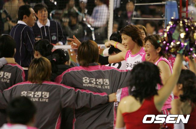 [OSEN=손용호 기자] 2005~06 V리그 챔피언결정전, 창단 첫 우승을 차지한 흥국생명