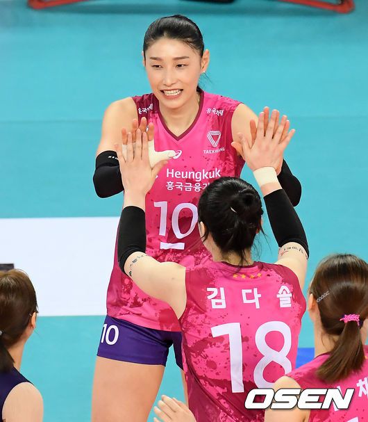 [OSEN=인천, 민경훈 기자]2세트 흥국생명 김연경이 공격에 성공한 후 기뻐하고 있다./rumi@osen.co.kr