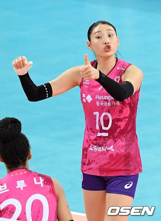 [OSEN=인천, 민경훈 기자]1세트 흥국생명 선수들이 공격에 성공한 후 기뻐하고 있다./rumi@osen.co.kr