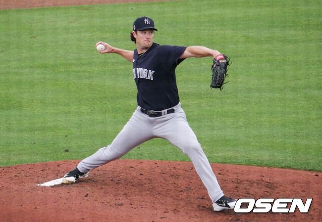 [OSEN=더니든(미 플로리다주), 이사부 통신원]1회초 뉴욕 양키스 선발 게릿콜이 역투하고 있다. /lsboo@osen.co.kr