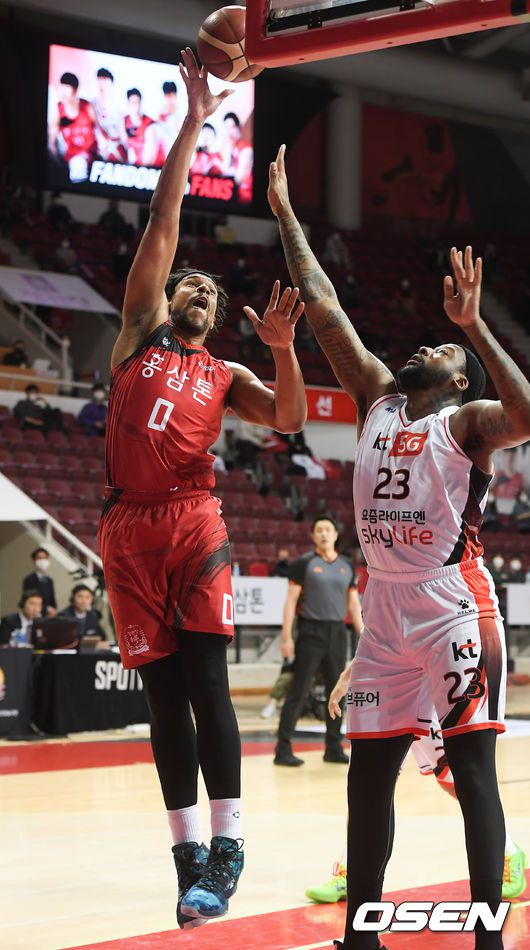[OSEN=안양,박준형 기자]1쿼터 KGC 설린저가 3점슛을 성공시키고 있다 / soul1014@osen.co.kr