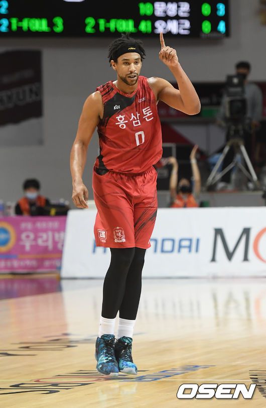 [OSEN=안양,박준형 기자]1쿼터 KGC 설린저가 훅슛을 시도하고 있다./ soul1014@osen.co.kr