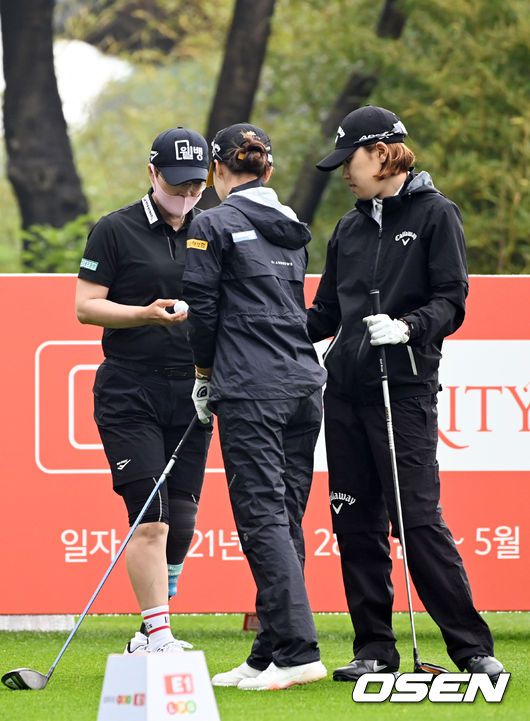 [OSEN=이천, 조은정 기자]아마추어 한정원이 1번홀 티샷에 앞서 화이팅을 외치고 있다. 2021.05.28 /cej@osen.co.kr