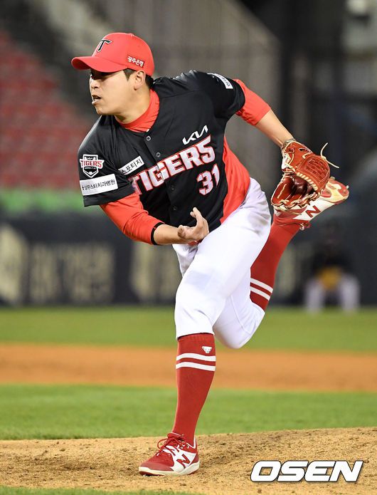 [OSEN=잠실, 지형준 기자] 지난 4월 20일 LG와의 잠실경기에서 7회말 KIA 박준표가 역투하고 있다. /jpnews@osen.co.kr