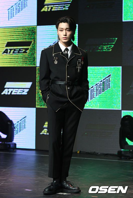 [OSEN=이대선 기자] 8일 오후 서울 강남구 일지아트홀에서 그룹 에이티즈의 첫 번째 정규앨범 'TREASURE EP.FIN : All To Action(트레져 EP.핀 : 올 투 액션)' 발매기념 쇼케이스가 열렸다.그룹 에이티즈 최산이 포토타임을 갖고 있다. /sunday@osen.co.kr