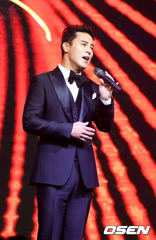 [OSEN=곽영래 기자] 15일 오후 서울 여의도동 글래드호텔에서 ‘2020 MTN 방송광고 페스티벌’이 열렸다. 가수 장민호가 축하무대를 선보이고 있다. youngrae@osen.co.kr